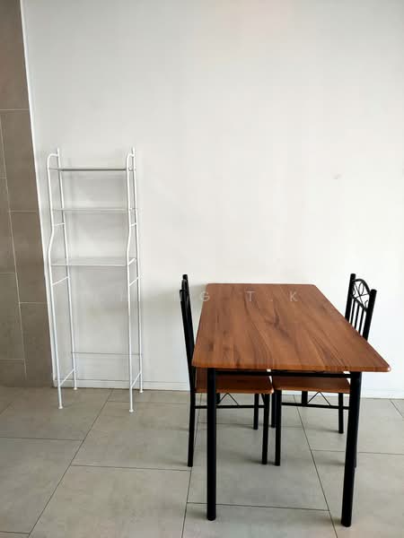 Servis Apartment untuk Disewa di Geo Bukit Rimau - Khong T.K - Dining Table & Chairs - PropertyGuru.com.my