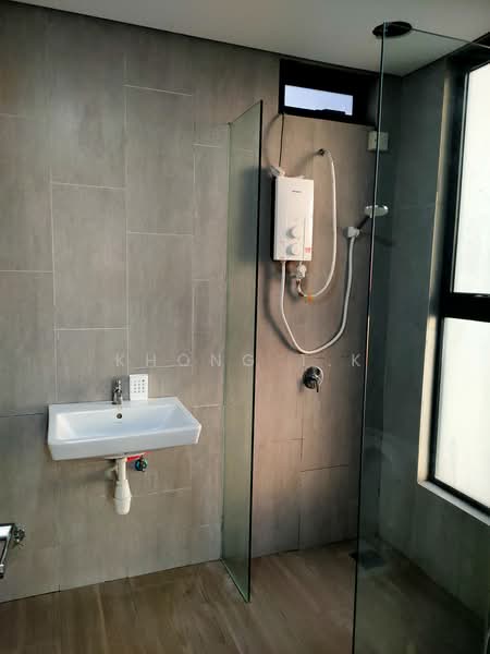 Servis Apartment untuk Disewa di Geo Bukit Rimau - Khong T.K - Master Bathroom - PropertyGuru.com.my