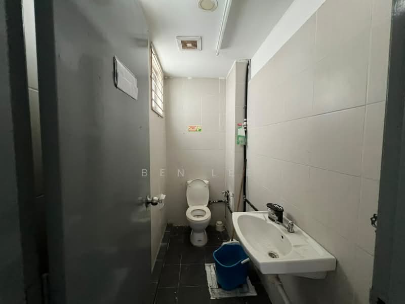 Kedai / Pejabat untuk Disewa di Ayer Itam (Penang) - Ben Lee - Bathroom - PropertyGuru.com.my