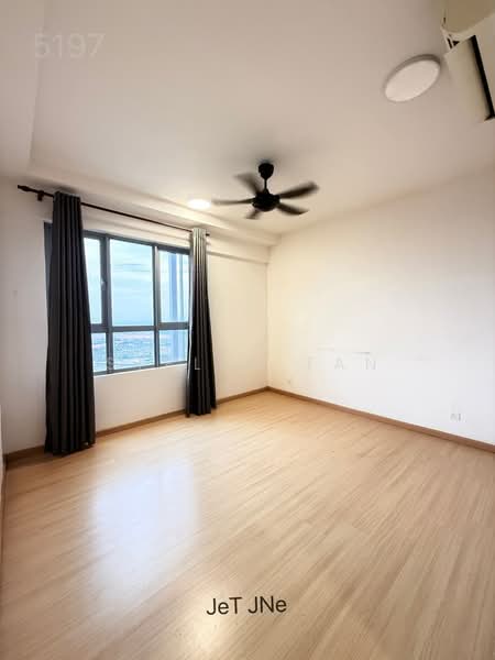 Servis Apartment untuk Disewa di Gravit8, Klang - Stella Tan - Living Room - PropertyGuru.com.my