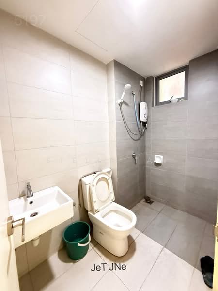 Servis Apartment untuk Disewa di Gravit8, Klang - Stella Tan - Bathroom - PropertyGuru.com.my