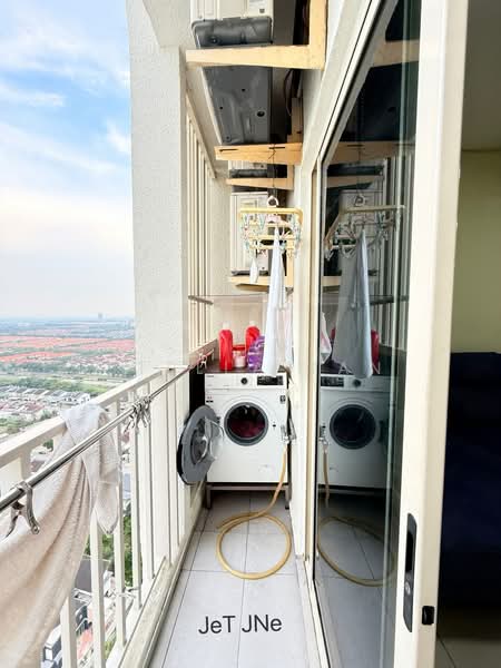 Servis Apartment untuk Disewa di Gravit8, Klang - Stella Tan - Balcony - PropertyGuru.com.my