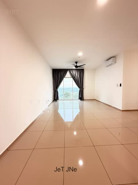 Kediaman Servis untuk Disewa di The Tresor @ Gravit8 - Stella Tan - Living Room - PropertyGuru.com.my
