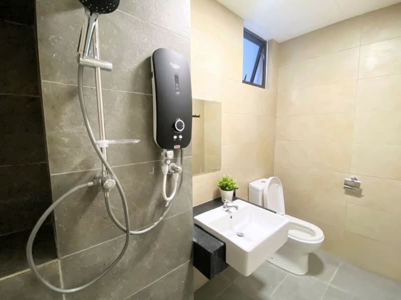 Servis Apartment untuk Disewa di AraTre' Residences - JJ Lee - Bathroom - PropertyGuru.com.my