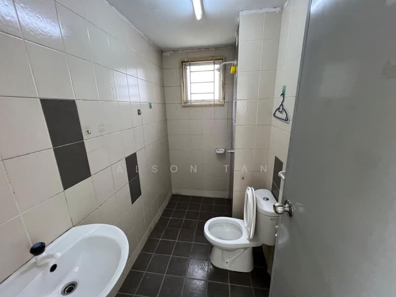 Pangsapuri untuk Disewa di Seri Baiduri - Alson Tan - Bathroom - PropertyGuru.com.my