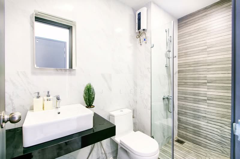 Servis Apartment untuk Disewa di Emporis - JJ Lee - Bathroom - PropertyGuru.com.my