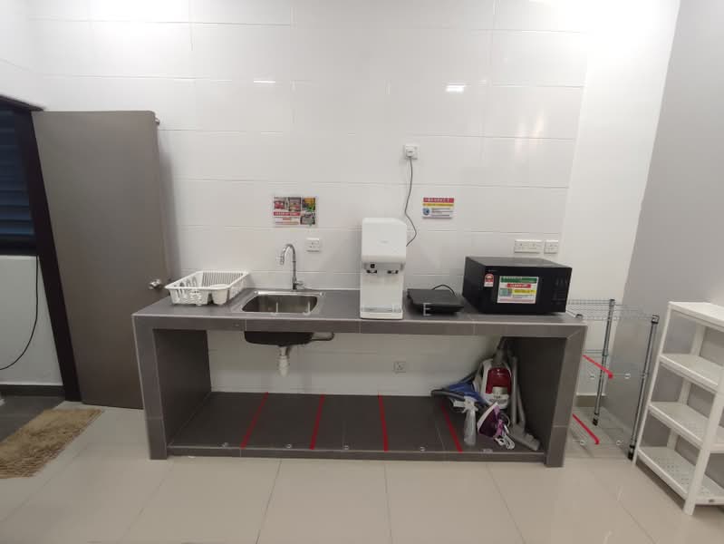 Servis Apartment untuk Disewa di SkyVille 8 @ Benteng 8 - JJ Lee - Kitchen - PropertyGuru.com.my