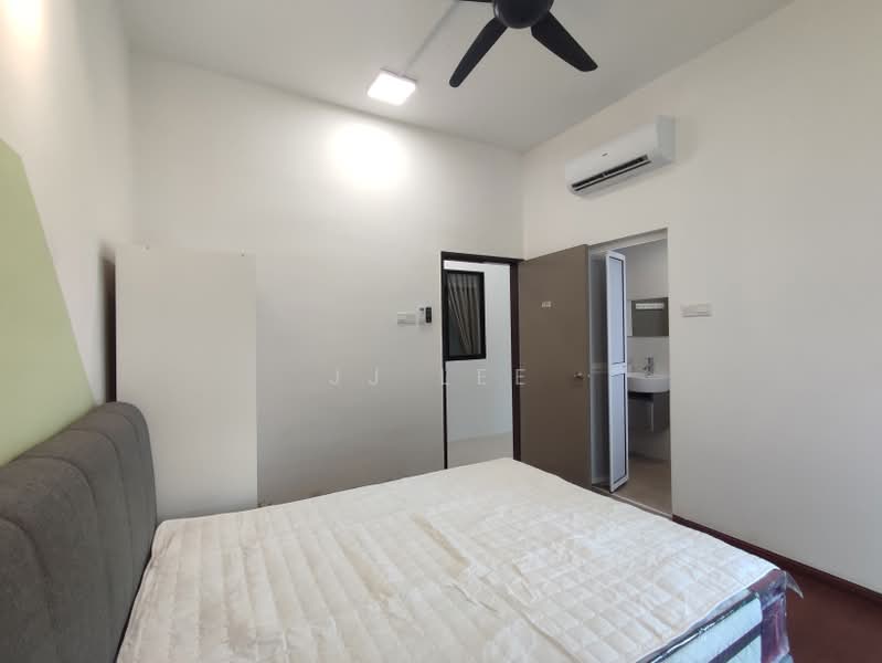 Servis Apartment untuk Disewa di SkyVille 8 @ Benteng 8 - JJ Lee - Bedroom - PropertyGuru.com.my