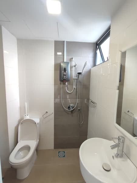Servis Apartment untuk Disewa di SkyVille 8 @ Benteng 8 - JJ Lee - Bathroom - PropertyGuru.com.my
