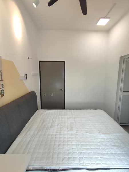 Servis Apartment untuk Disewa di SkyVille 8 @ Benteng 8 - JJ Lee - Bedroom - PropertyGuru.com.my