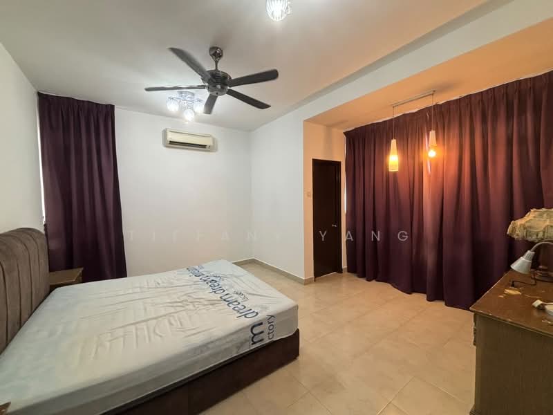 Rumah Berkembar untuk Dijual di Kota Emerald (Rawang) - Tiffany Yang - Master Bedroom - PropertyGuru.com.my