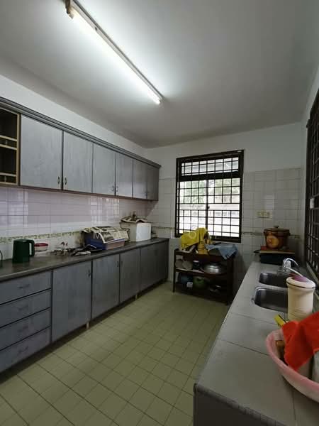 1-storey Terraced House for Sale in Taman Bukit Mewah (Tampoi) - Max Loh - Kitchen - PropertyGuru.com.my