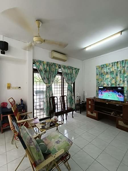 1-storey Terraced House for Sale in Taman Bukit Mewah (Tampoi) - Max Loh - Living Room - PropertyGuru.com.my