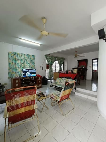 1-storey Terraced House for Sale in Taman Bukit Mewah (Tampoi) - Max Loh - Living Room - PropertyGuru.com.my
