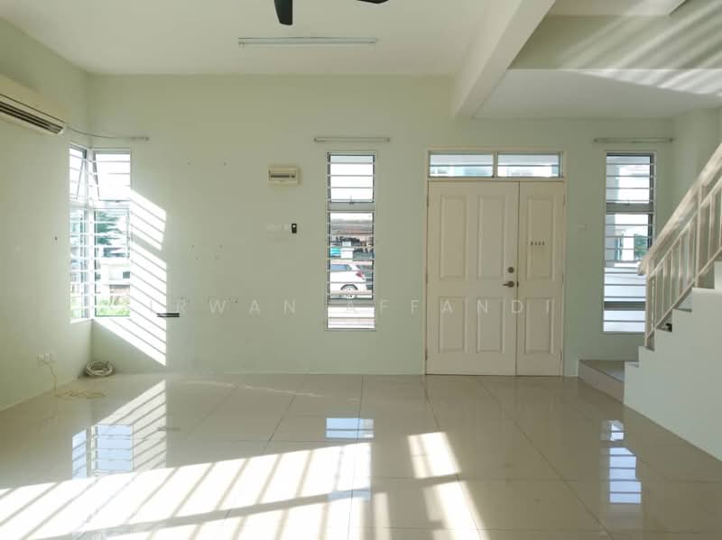 Cluster House for Sale in Bandar Saujana Putra (Tanjong Duabelas) - Irwan Affandi - Living Room - PropertyGuru.com.my