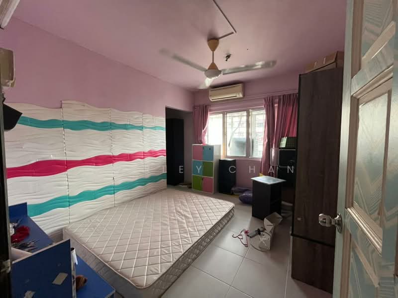 Pangsapuri untuk Dijual di Taman Cahaya - Shirley Chan - Bedroom - PropertyGuru.com.my