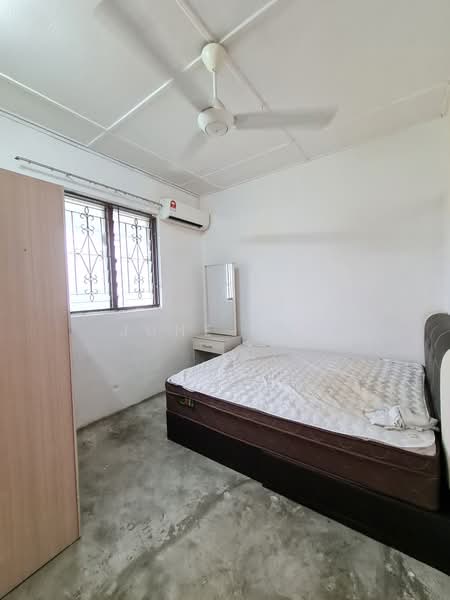 Flat for Sale at Flat Taman Ungku Tun Aminah - June Teo - Bedroom - PropertyGuru.com.my