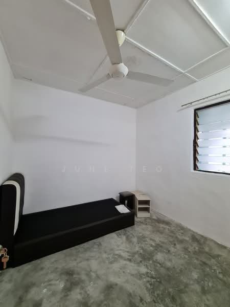 Flat for Sale at Flat Taman Ungku Tun Aminah - June Teo - Bedroom - PropertyGuru.com.my