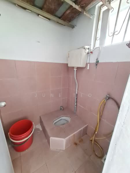 Flat for Sale at Flat Taman Ungku Tun Aminah - June Teo - Bathroom - PropertyGuru.com.my