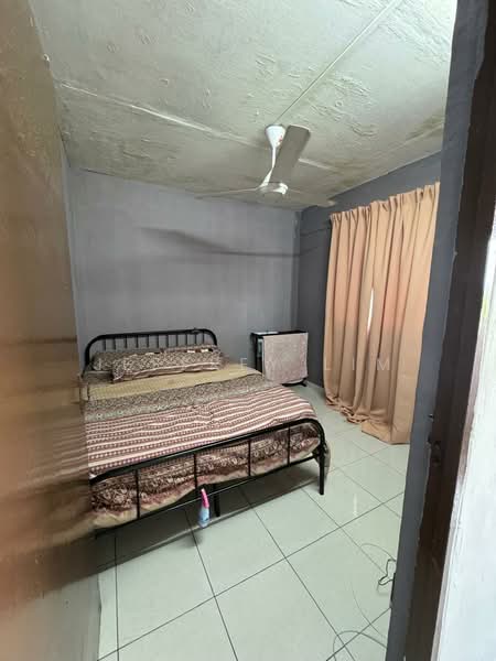 Flat for Sale at Flat Taman Ungku Tun Aminah - Jeffrey Lim - Bedroom - PropertyGuru.com.my