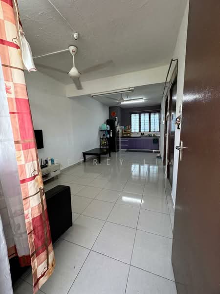 Flat for Sale at Flat Taman Ungku Tun Aminah - Jeffrey Lim - Living Room - PropertyGuru.com.my