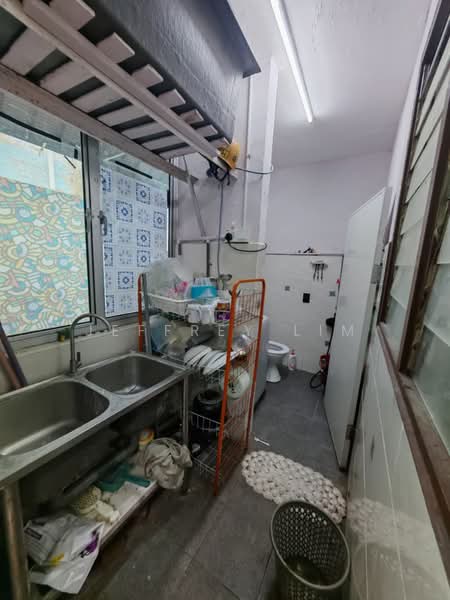 Flat for Sale at Flat Taman Ungku Tun Aminah - Jeffrey Lim - Kitchen - PropertyGuru.com.my