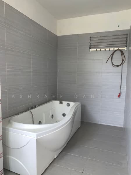 Rumah Teres untuk Dijual di Putra Heights (Subang Jaya) - Ashraff Daniel - Bathroom - PropertyGuru.com.my