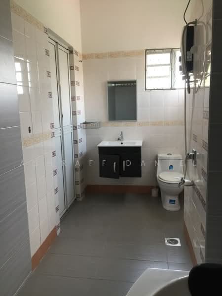 Rumah Teres untuk Dijual di Putra Heights (Subang Jaya) - Ashraff Daniel - Bathroom - PropertyGuru.com.my