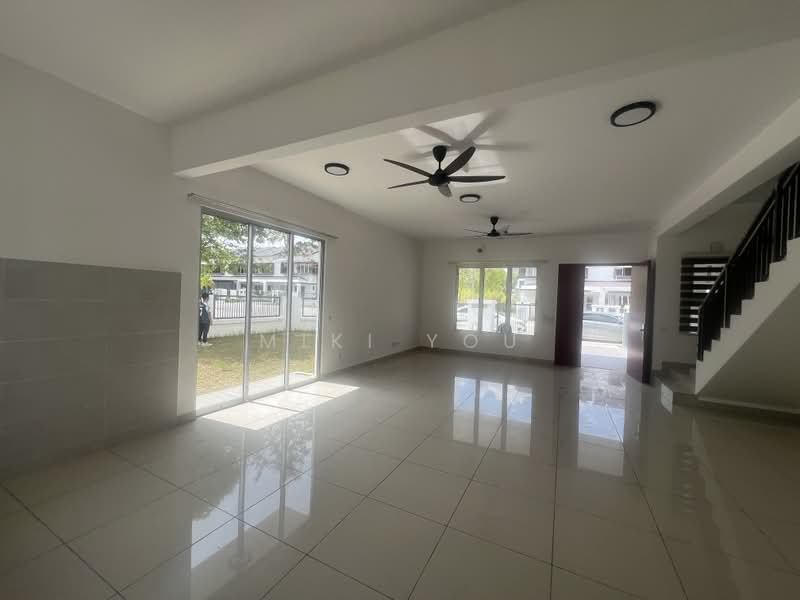 2-storey Terraced House for Sale in Bandar Rimbayu (Telok Panglima Garang) - Miki You - Living Room - PropertyGuru.com.my