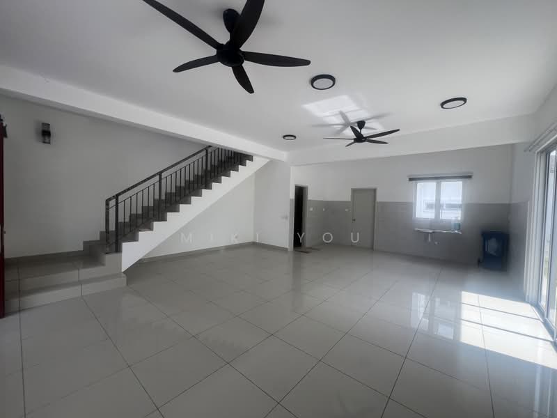 2-storey Terraced House for Sale in Bandar Rimbayu (Telok Panglima Garang) - Miki You - Living Room - PropertyGuru.com.my