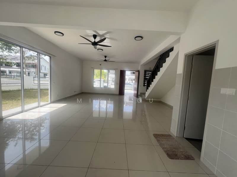 2-storey Terraced House for Sale in Bandar Rimbayu (Telok Panglima Garang) - Miki You - Living Room - PropertyGuru.com.my