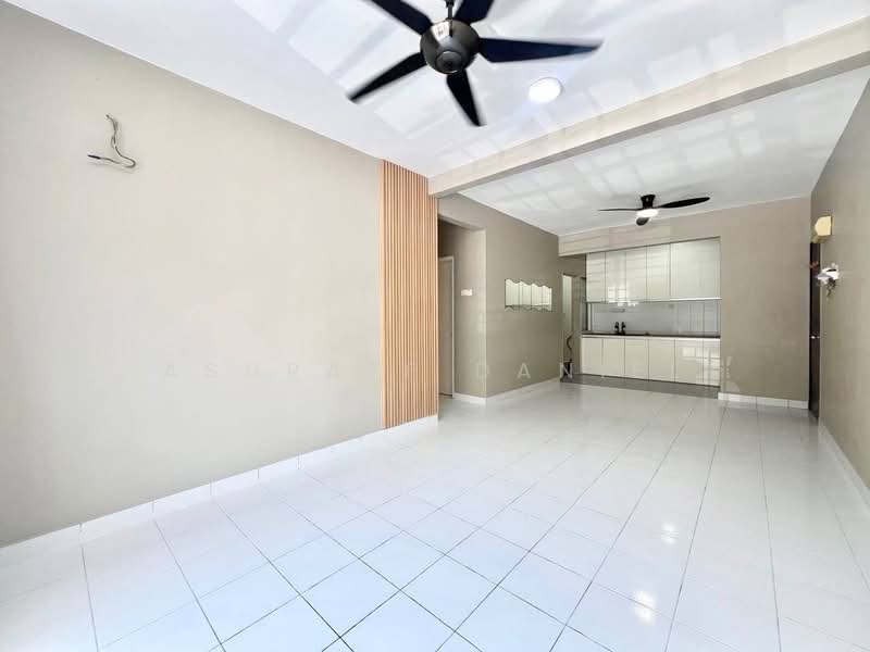 Pangsapuri untuk Dijual di Goodview Heights - Ashraff Daniel - Living Room - PropertyGuru.com.my
