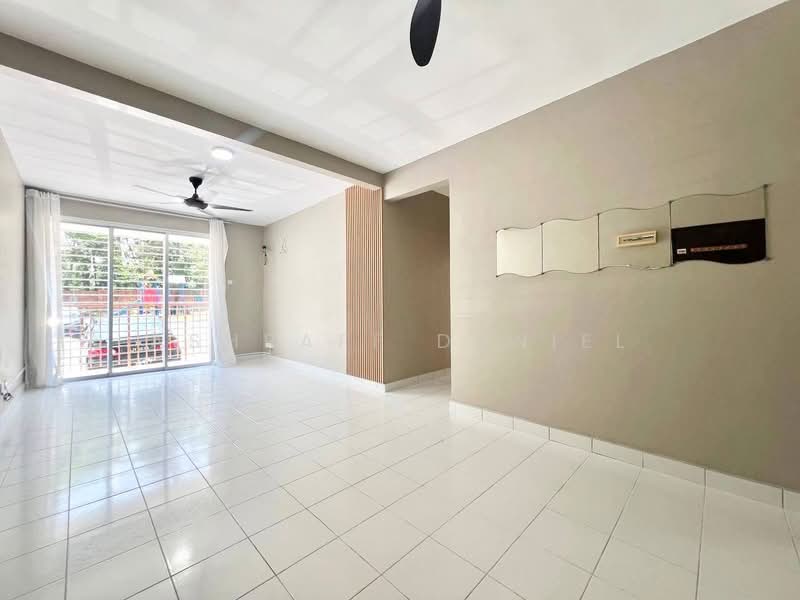 Pangsapuri untuk Dijual di Goodview Heights - Ashraff Daniel - Living Room - PropertyGuru.com.my