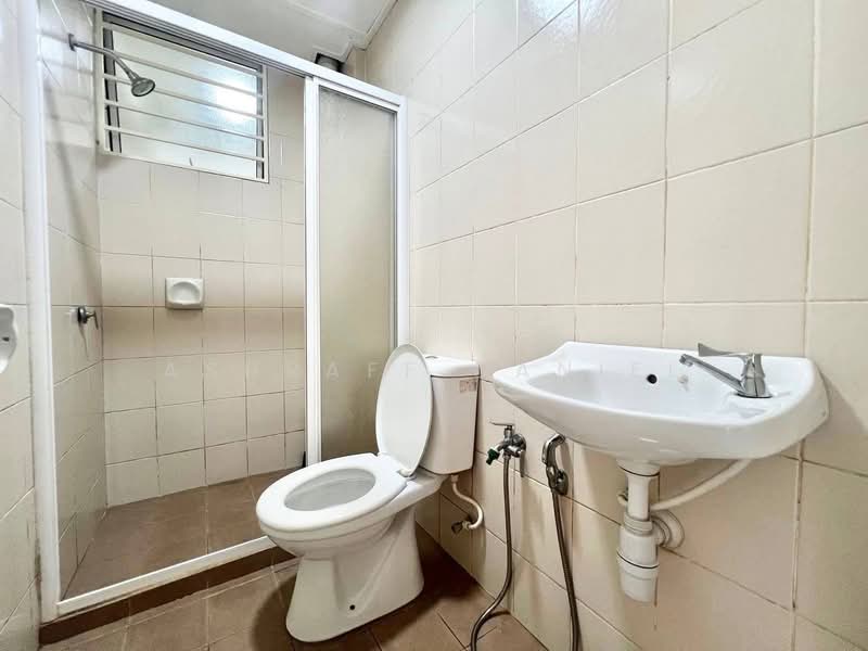 Pangsapuri untuk Dijual di Goodview Heights - Ashraff Daniel - Bathroom - PropertyGuru.com.my