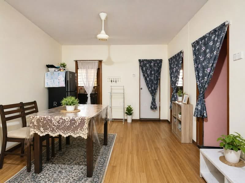 Rumah Flat untuk Dijual di Bandar Baru Bangi Seksyen 2 - Reen Mohamad - Dining Room - PropertyGuru.com.my