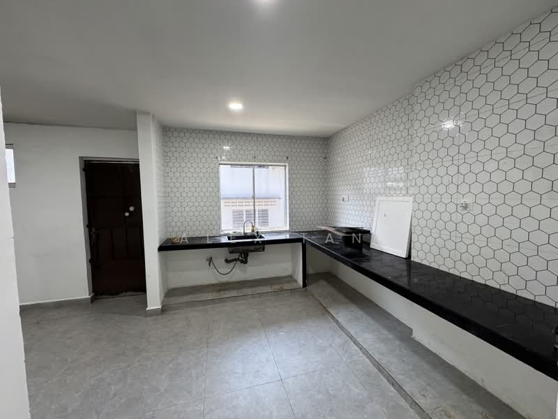 Rumah Teres 2 Tingkat untuk Disewa di Taman Bukit Kempas (Tampoi) - ALEX TAN - PropertyGuru.com.my