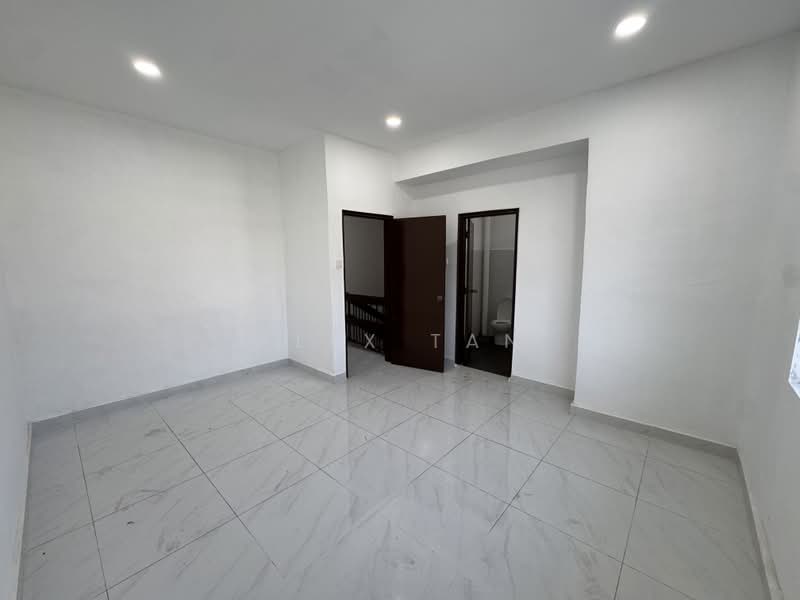 Rumah Teres 2 Tingkat untuk Disewa di Taman Bukit Kempas (Tampoi) - ALEX TAN - PropertyGuru.com.my