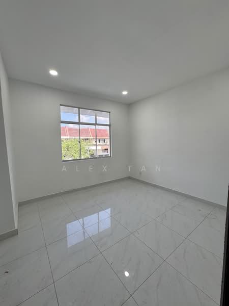 Rumah Teres 2 Tingkat untuk Disewa di Taman Bukit Kempas (Tampoi) - ALEX TAN - PropertyGuru.com.my