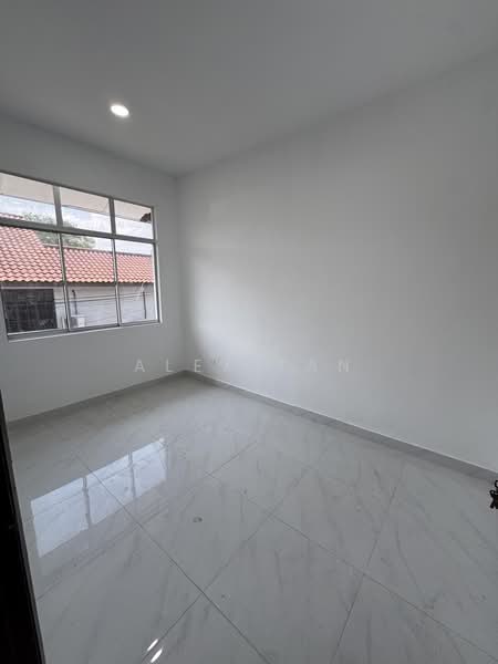 Rumah Teres 2 Tingkat untuk Disewa di Taman Bukit Kempas (Tampoi) - ALEX TAN - PropertyGuru.com.my