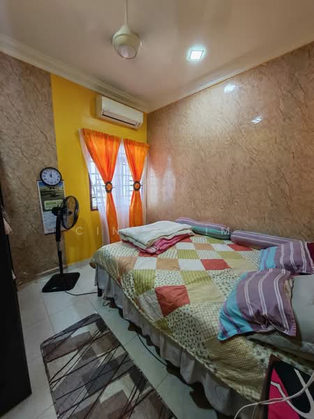 Rumah Teres 1 Tingkat untuk Dijual di Taman Universiti (Skudai) - Cindy Lim - Bedroom - PropertyGuru.com.my
