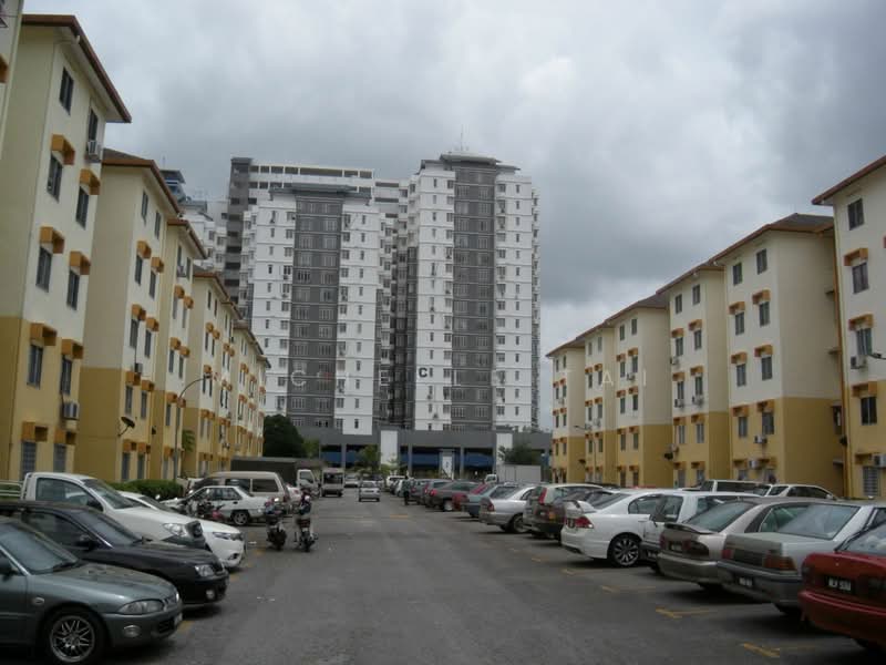 Pangsapuri untuk Dijual di Subang Perdana Goodyear Court 5 - Michelle Tai - Exterior - PropertyGuru.com.my