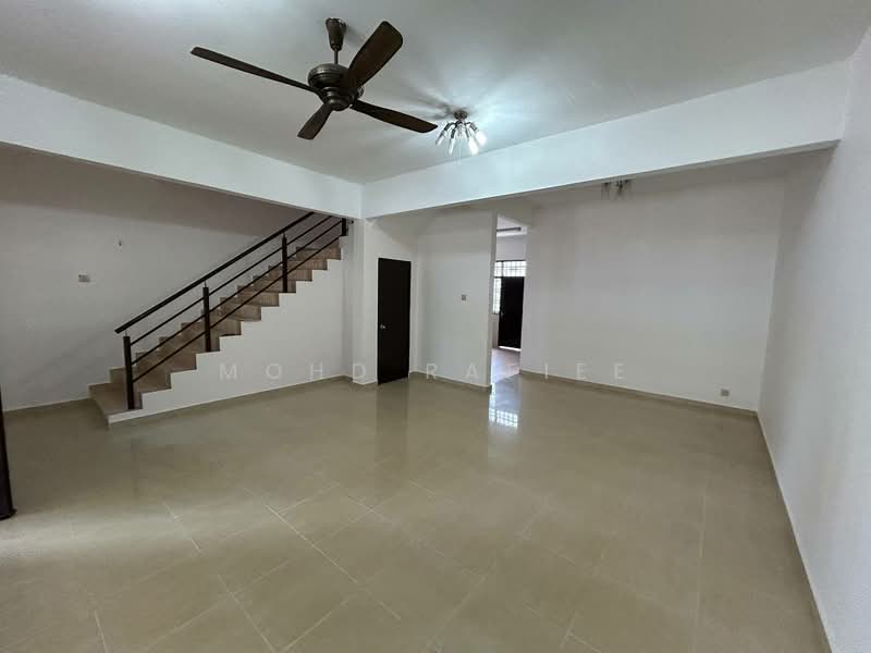 Rumah Teres untuk Dijual di Seremban (Negeri Sembilan) - Mohd Rafiee - Living Room - PropertyGuru.com.my