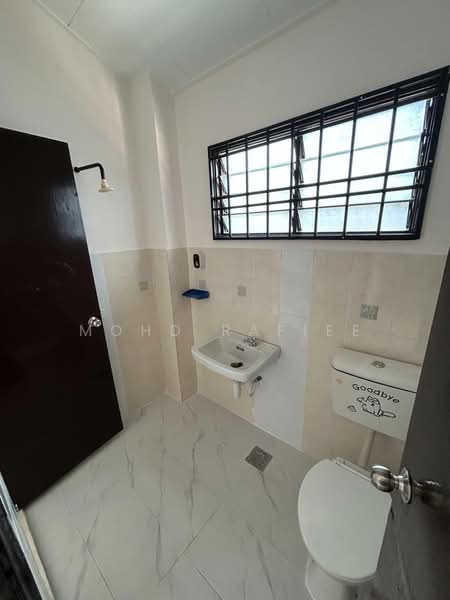 Rumah Teres untuk Dijual di Seremban (Negeri Sembilan) - Mohd Rafiee - Bathroom - PropertyGuru.com.my