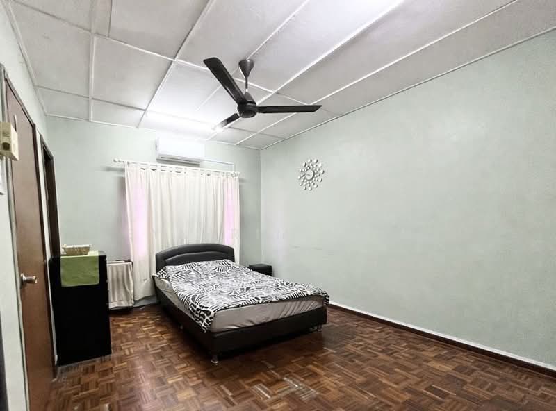 Rumah Teres 2 Tingkat untuk Dijual di Taman Melur (Ampang) - Syahrim Naim - Bedroom - PropertyGuru.com.my