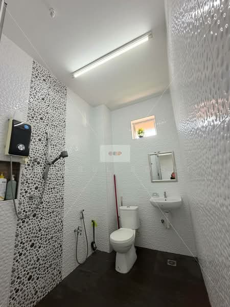 Rumah Berkembar untuk Dijual di Taman Penting (Nibong Tebal) - Hasrul Rosli - Bathroom - PropertyGuru.com.my