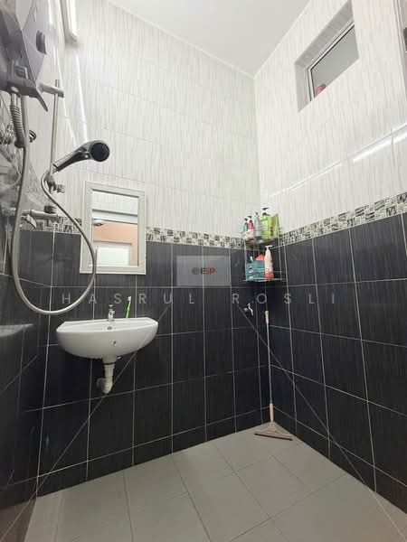 Rumah Berkembar untuk Dijual di Taman Penting (Nibong Tebal) - Hasrul Rosli - Bathroom - PropertyGuru.com.my