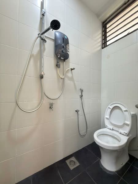 Bungalow for Rent in Bukit Kesenangan (Johor Bahru) - Daniel Yong - Bathroom - PropertyGuru.com.my