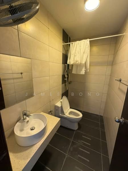 Servis Apartment untuk Disewa di Molek Regency - James Bong - Bathroom - PropertyGuru.com.my