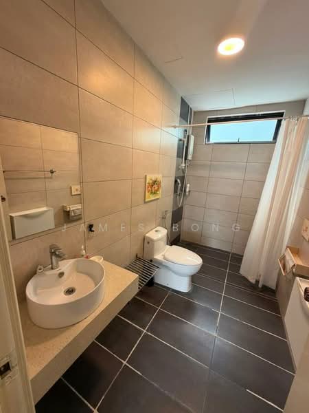 Servis Apartment untuk Disewa di Molek Regency - James Bong - Bathroom - PropertyGuru.com.my