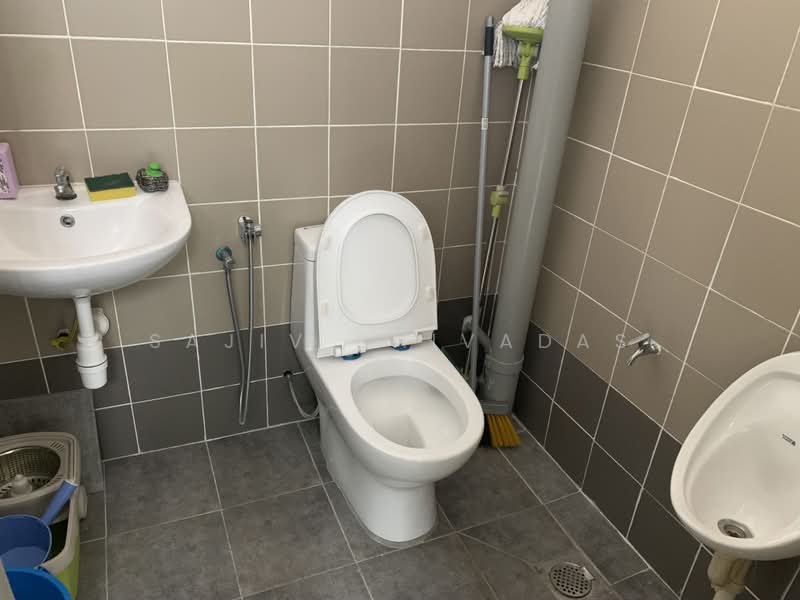 Factory for Sale in Petaling Jaya (Selangor) - Sajiv Shivadas - Bathroom - PropertyGuru.com.my